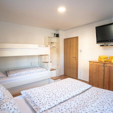 Pritlicni Apartma Hribovc Z Atrijem Kranjska Gora Zewnętrze zdjęcie